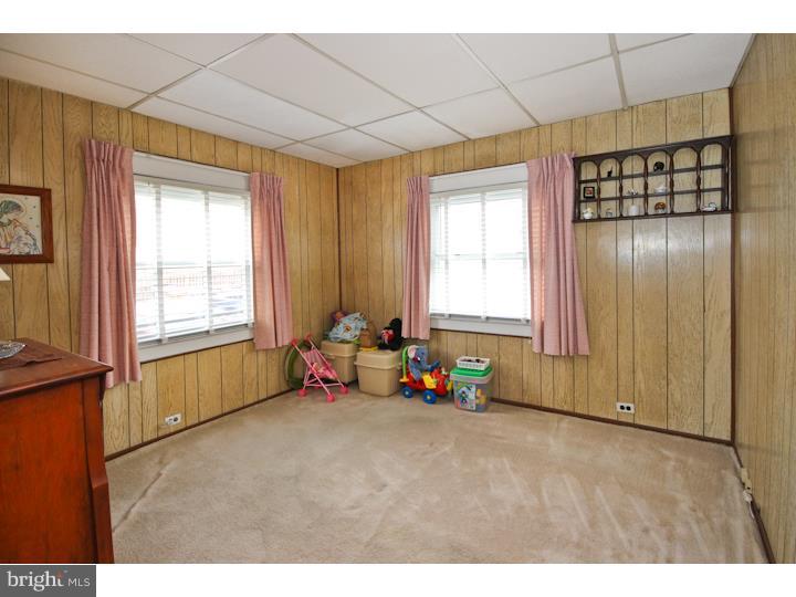 33 Beechwood Road Brookhaven, PA 19015 - Photo 15 of 25 Bedroom 2