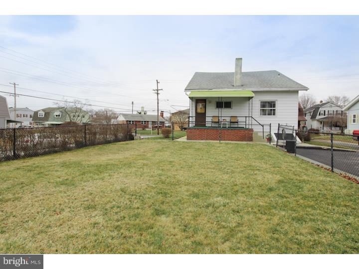 33 Beechwood Road Brookhaven, PA 19015 - Photo 3 of 25 Exterior Back