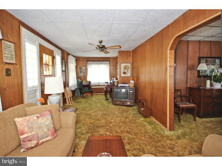 33 Beechwood Road Brookhaven, PA 19015 - Photo 5 of 25 Living Room