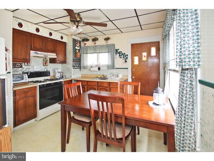 33 Beechwood Road Brookhaven, PA 19015 - Photo 9 of 25 Kitchen