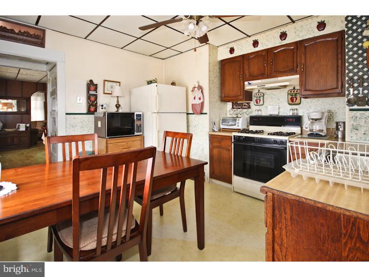 33 Beechwood Road Brookhaven, PA 19015 - Photo 10 of 25 Kitchen