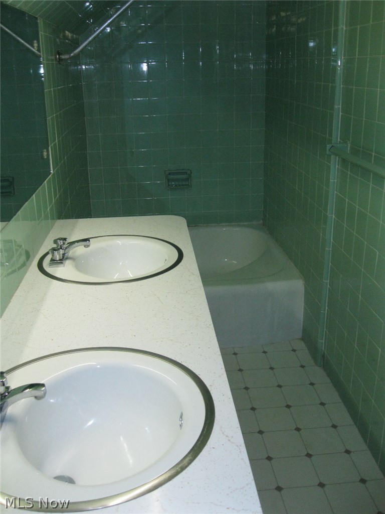 3550 Marsh Road Stow, OH 44224 - Photo 21 of 35 Second floor full bath offers double sinks, shower over tub.