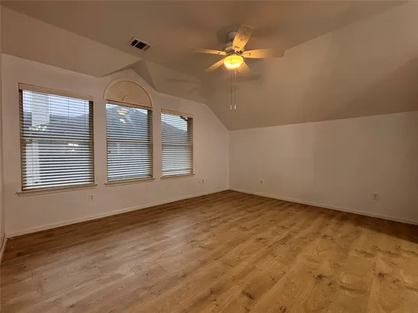 $2,550 | 3126 Valley Court, Manvel, TX 77578