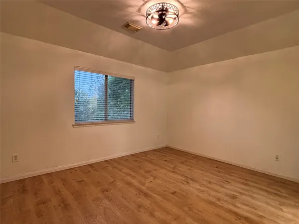 $2,550 | 3126 Valley Court, Manvel, TX 77578