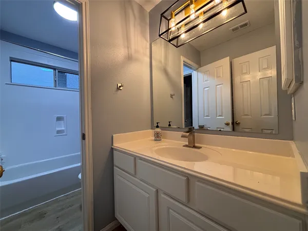 $2,550 | 3126 Valley Court, Manvel, TX 77578