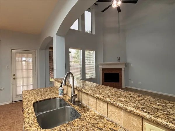 $2,550 | 3126 Valley Court, Manvel, TX 77578