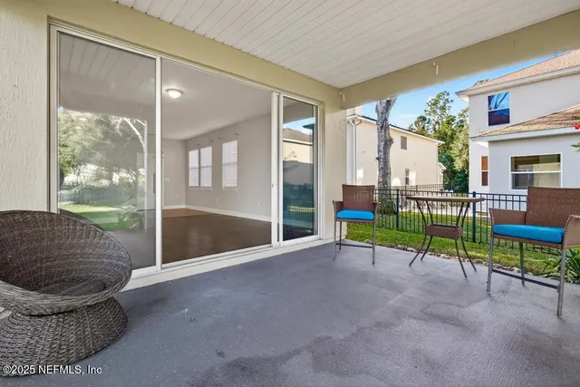 a view of a house with porch and a yard