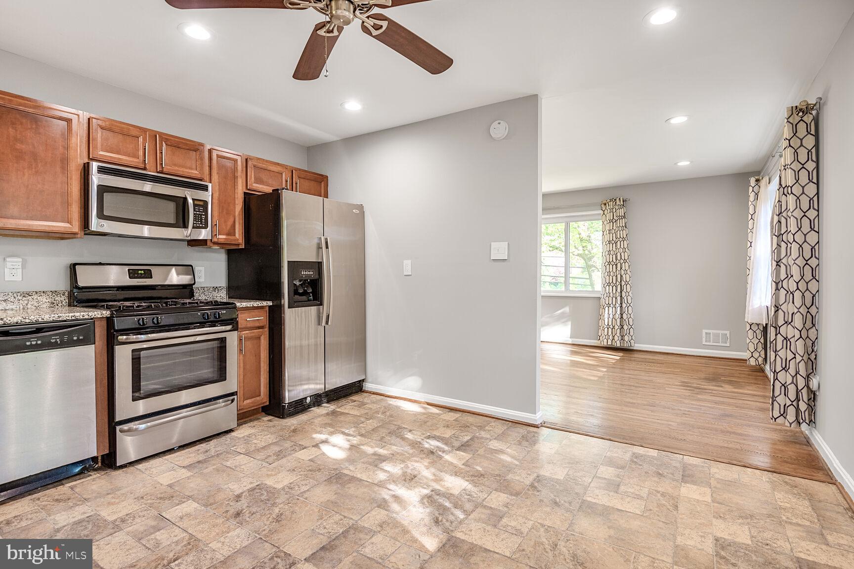 6141 Telegraph Road Alexandria, VA 22310 - Photo 9 of 22 Kitchen