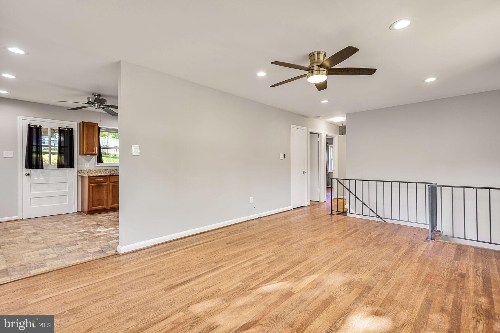 6141 Telegraph Road Alexandria, VA 22310 - Photo 5 of 22 Living/Dining