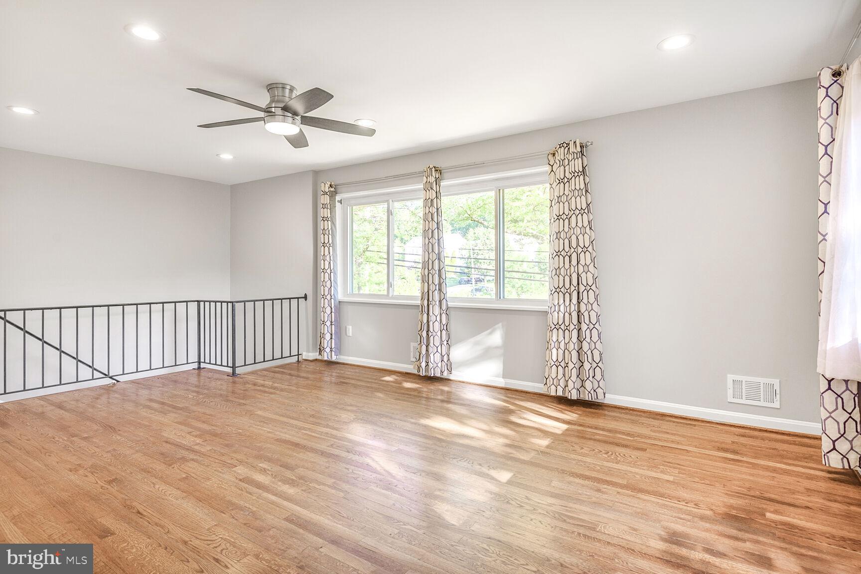 6141 Telegraph Road Alexandria, VA 22310 - Photo 7 of 22 Living/Dining