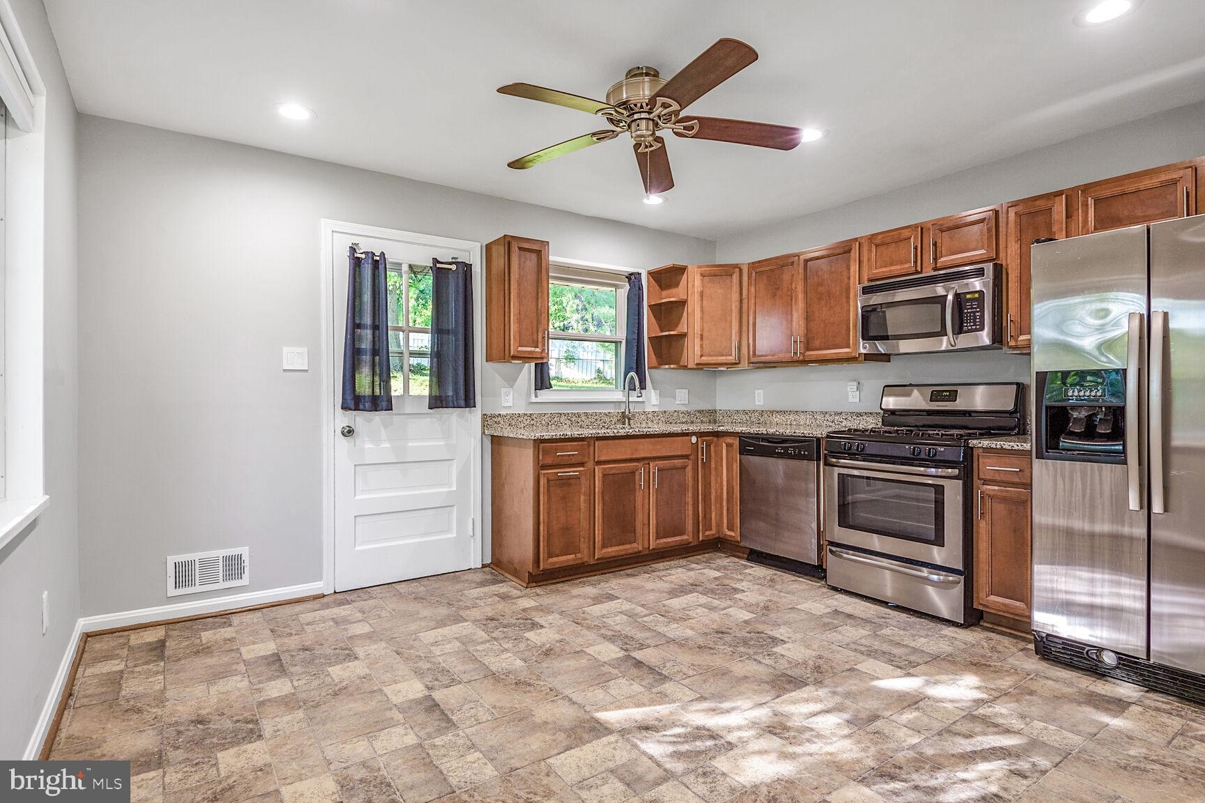 6141 Telegraph Road Alexandria, VA 22310 - Photo 8 of 22 Kitchen