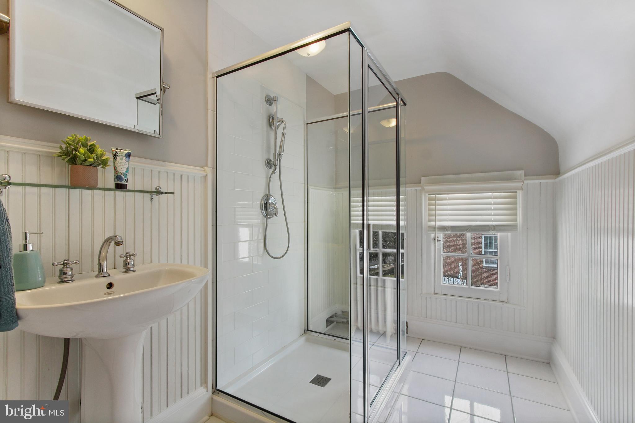 608 Somerset Road Baltimore, MD 21210 - Photo 44 of 57 3rd floor full bath