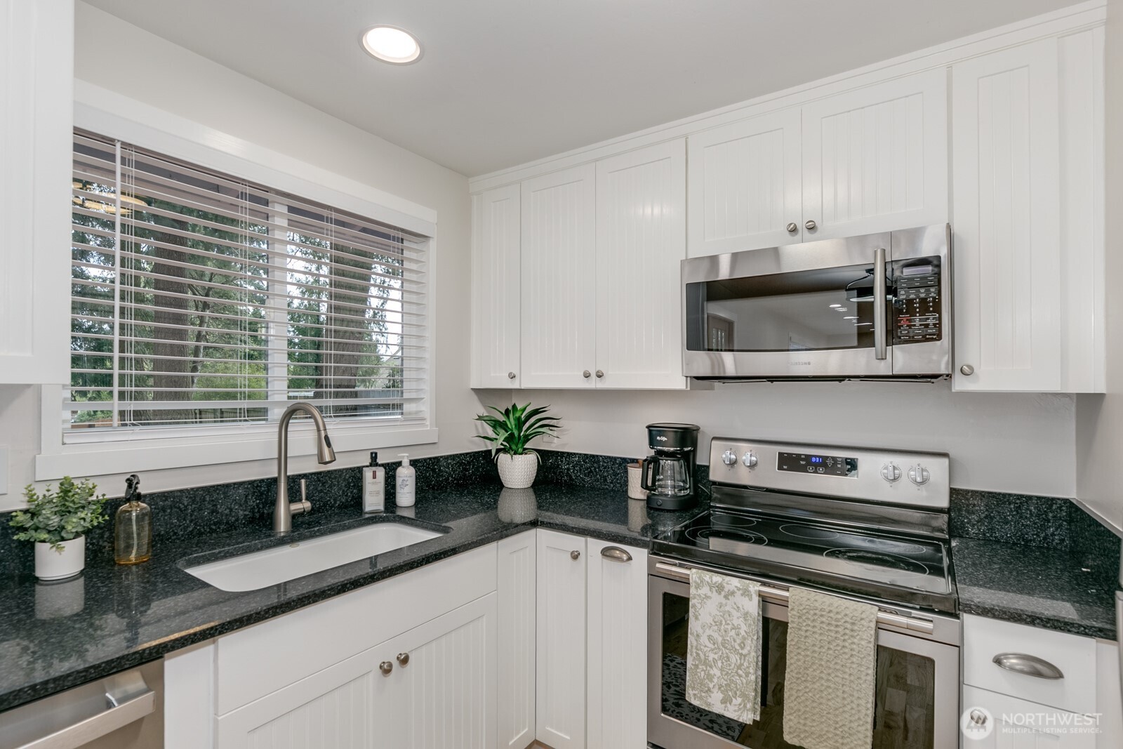 21713 Meridian Avenue South Bothell, WA 98021 - Photo 10 of 25 Gallery Image 10
