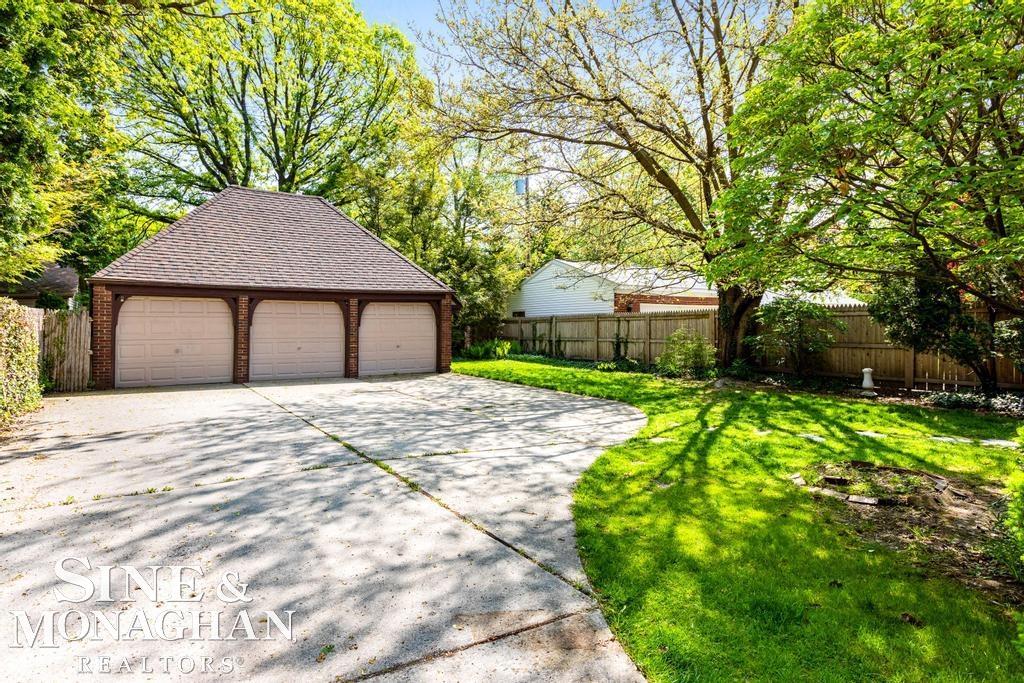 622 Lincoln Road Grosse Pointe, MI 48230 - Photo 41 of 51 50109047-40.JPG