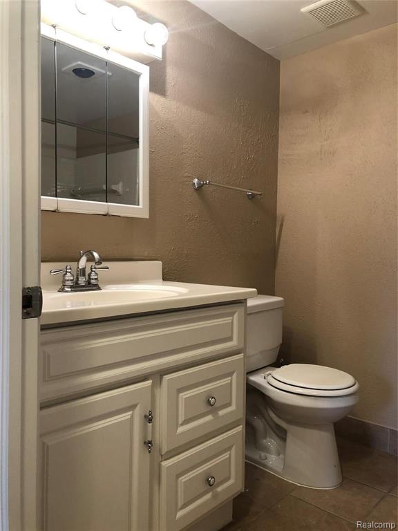 29880 West 12 Mile Road, Unit 67/808 Farmington, MI 48334 - Photo 15 of 18