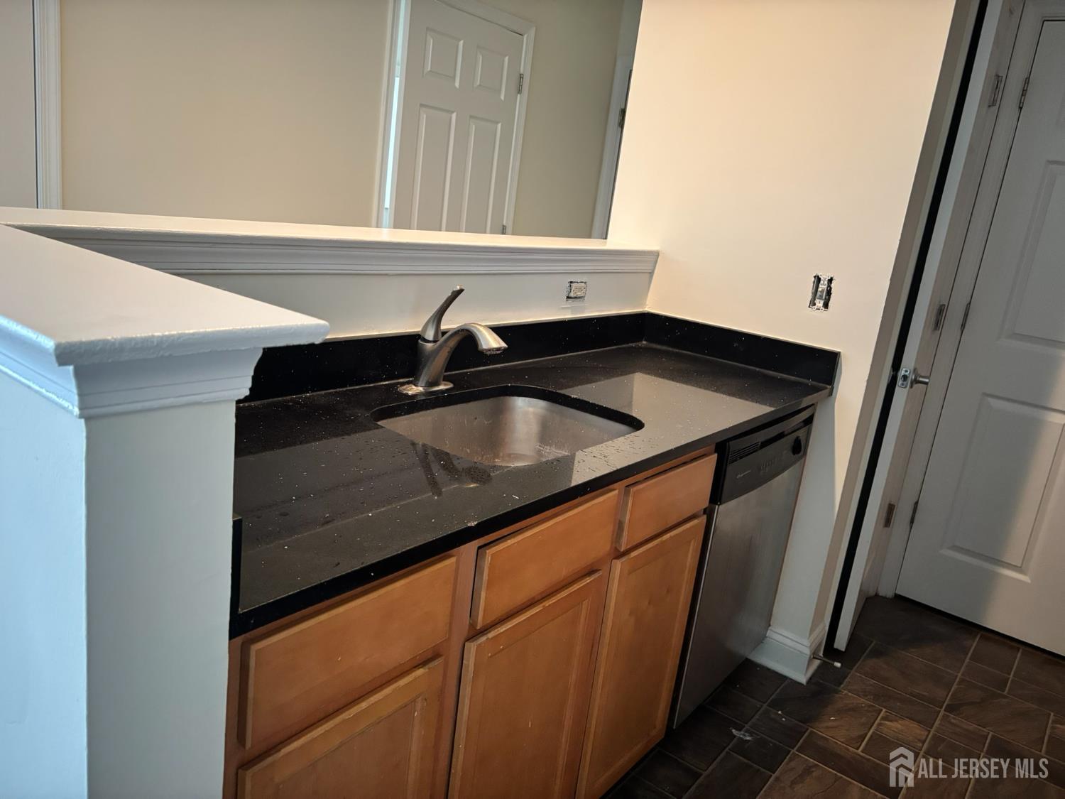 263 Samuel Circle Parlin, NJ 08859 - Photo 5 of 17