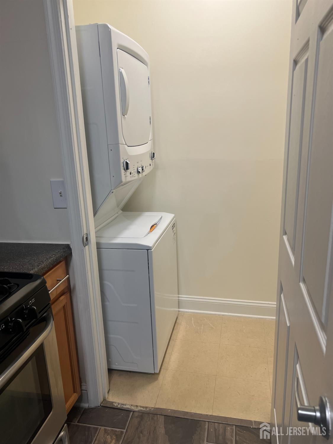 263 Samuel Circle Parlin, NJ 08859 - Photo 9 of 17