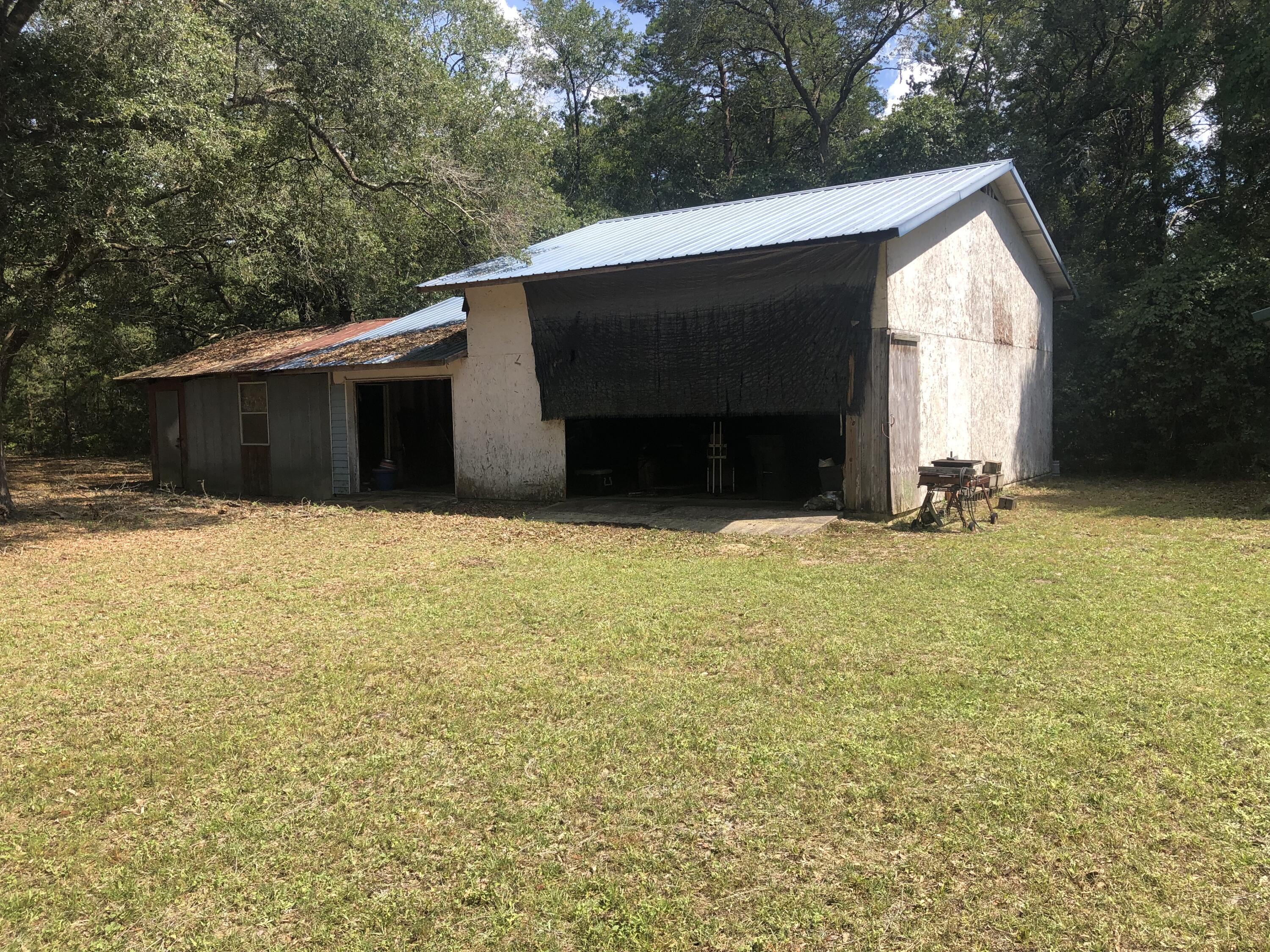 261 Roberts Road DeFuniak Springs, FL 32433 - Photo 6 of 18 a view of house with yard and garage