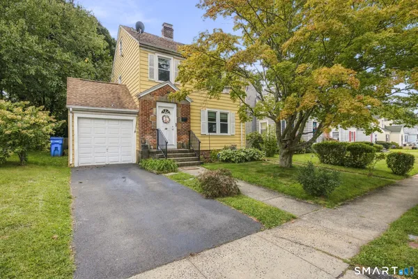 $290,000 | 12 West Helen Street, Hamden, CT 06514