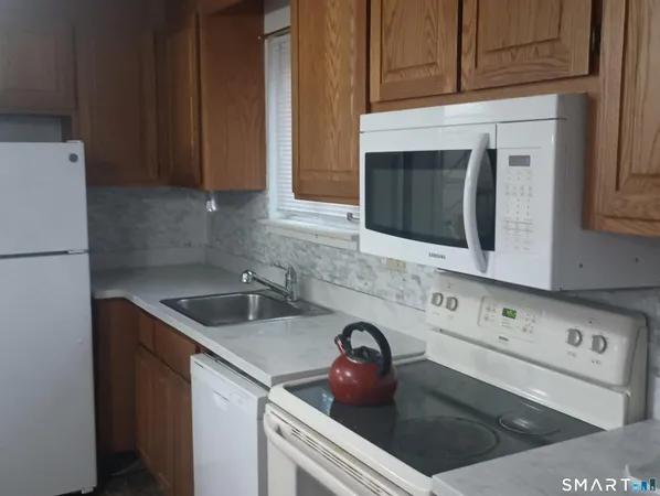 $189,900 | 2 Branch Road, Unit 2A, Thomaston, CT 06787