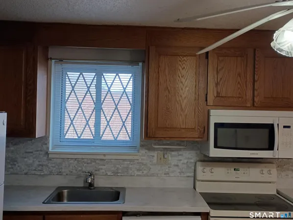 $189,900 | 2 Branch Road, Unit 2A, Thomaston, CT 06787