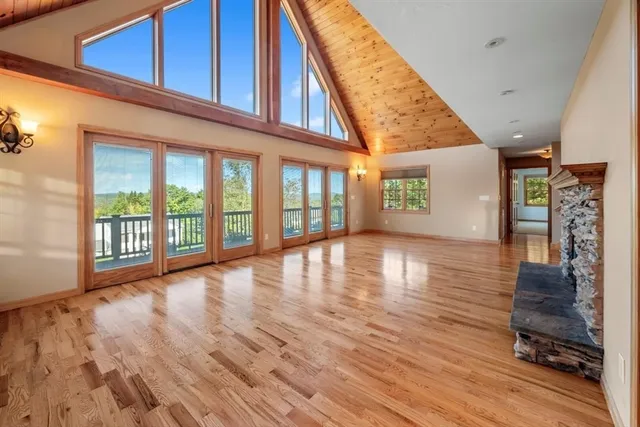 $579,000 | 62 Lindsay Lane, Athol, MA 01331