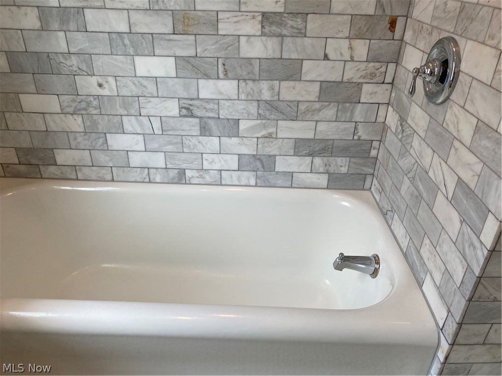 18003 Nottingham Road Cleveland, OH 44119 - Photo 15 of 31 Gallery Image 15