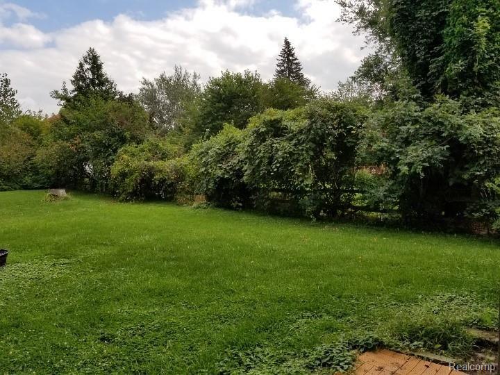 1431 Belsay Road Burton, MI 48509 - Photo 8 of 27
