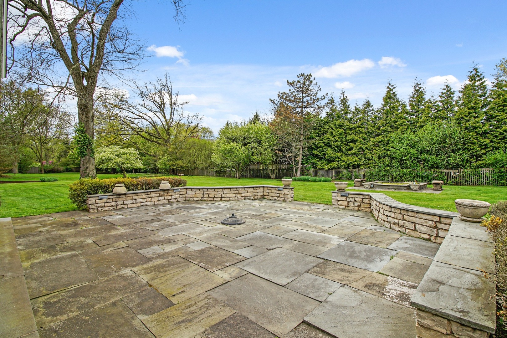 3 Longmeadow Road Winnetka, IL 60093 - Photo 22 of 32 a view of a park with large trees