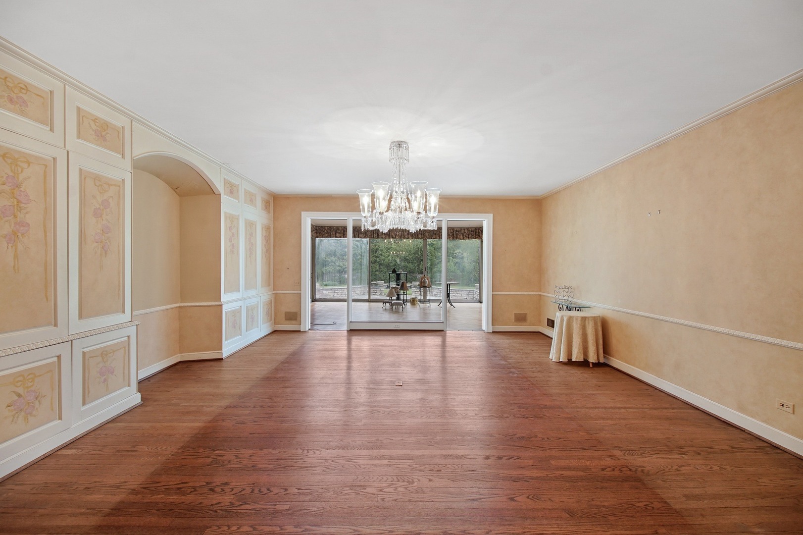 3 Longmeadow Road Winnetka, IL 60093 - Photo 8 of 32 a view of an empty room with a window