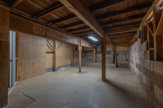 a view of an empty room with wooden roof