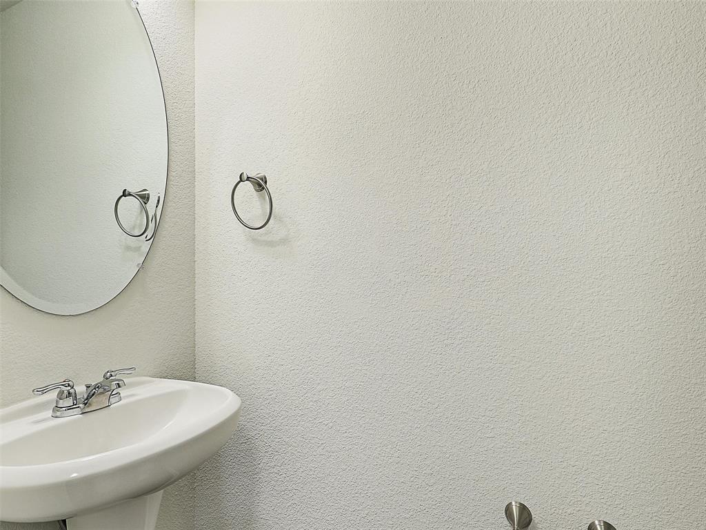 910 Torrey Avenue Princeton, TX 75407 - Photo 27 of 39 a bathroom with a sink and mirror