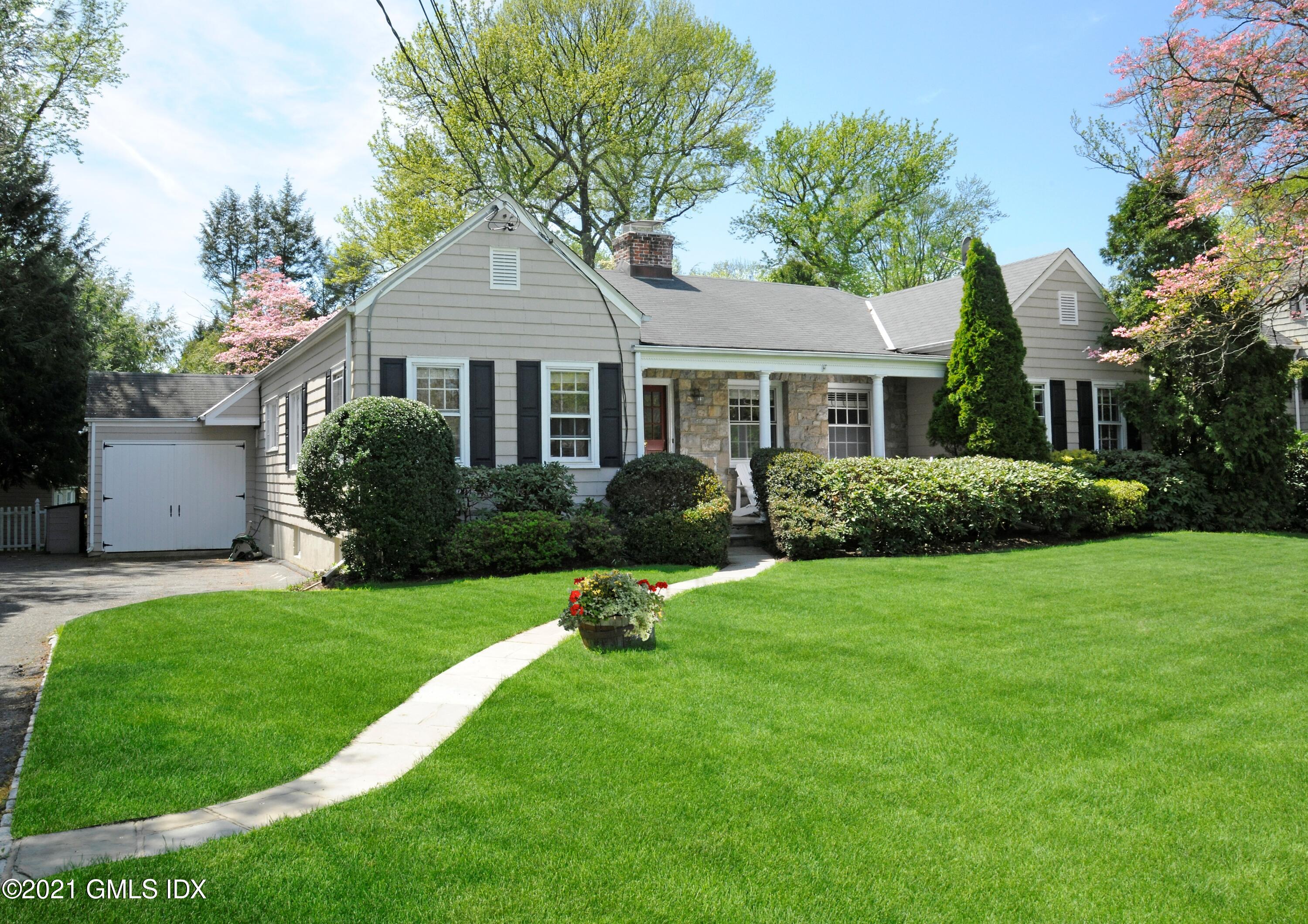 10 Crescent Road Riverside, CT 06878 - Photo 1 of 22 Front