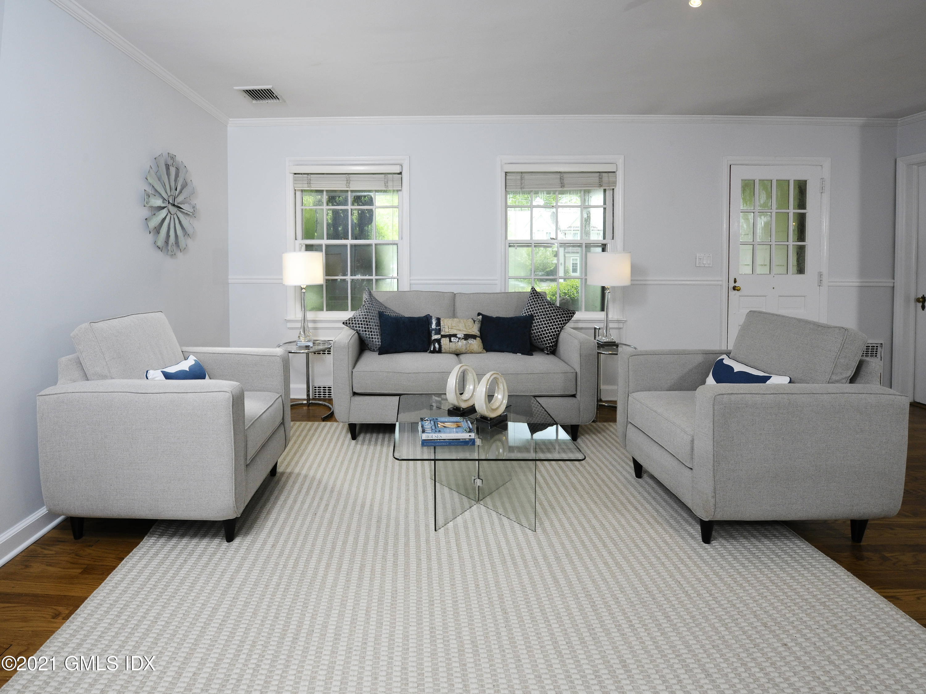 10 Crescent Road Riverside, CT 06878 - Photo 4 of 22 Living Room