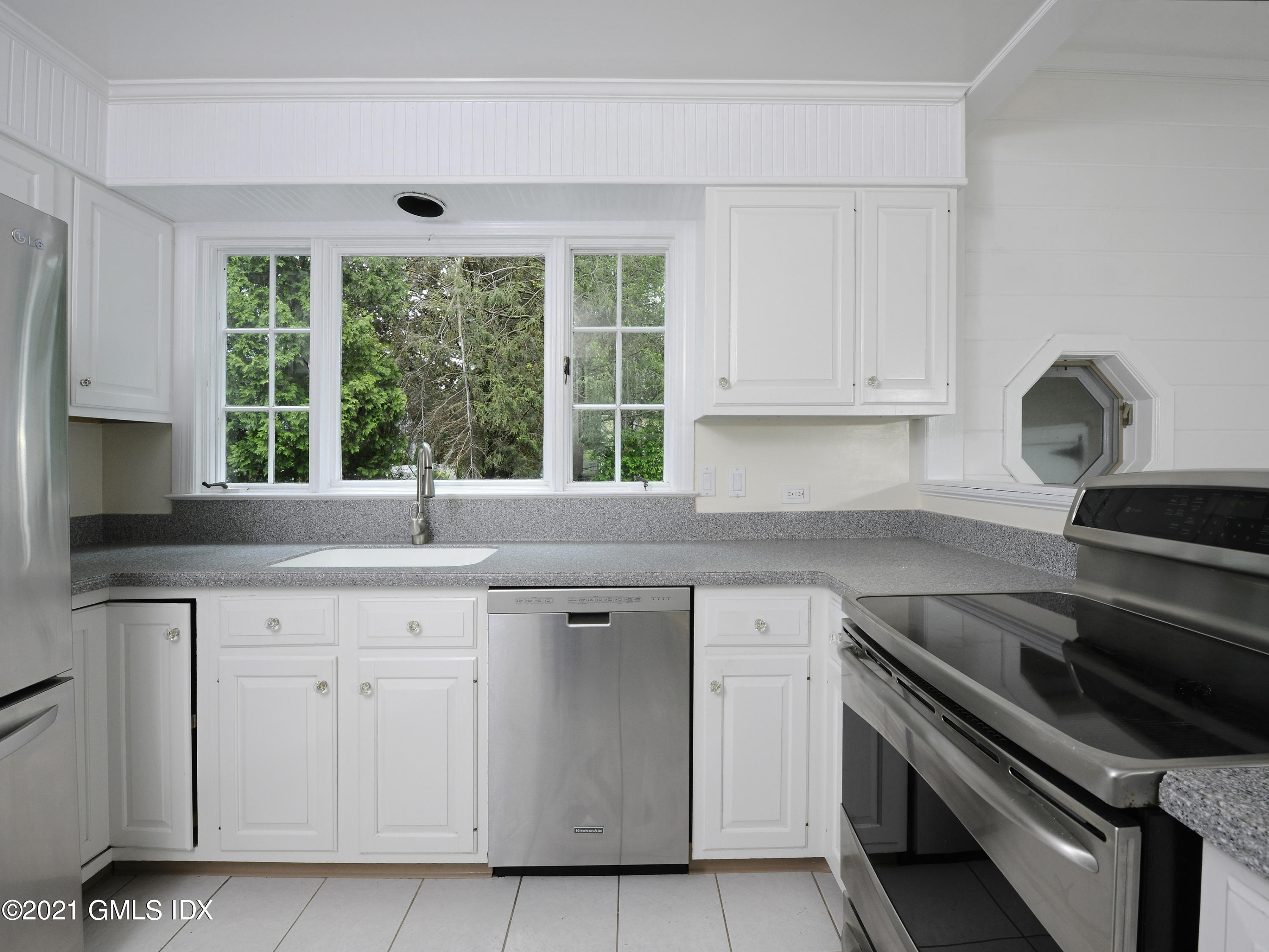 10 Crescent Road Riverside, CT 06878 - Photo 10 of 22 Kitchen