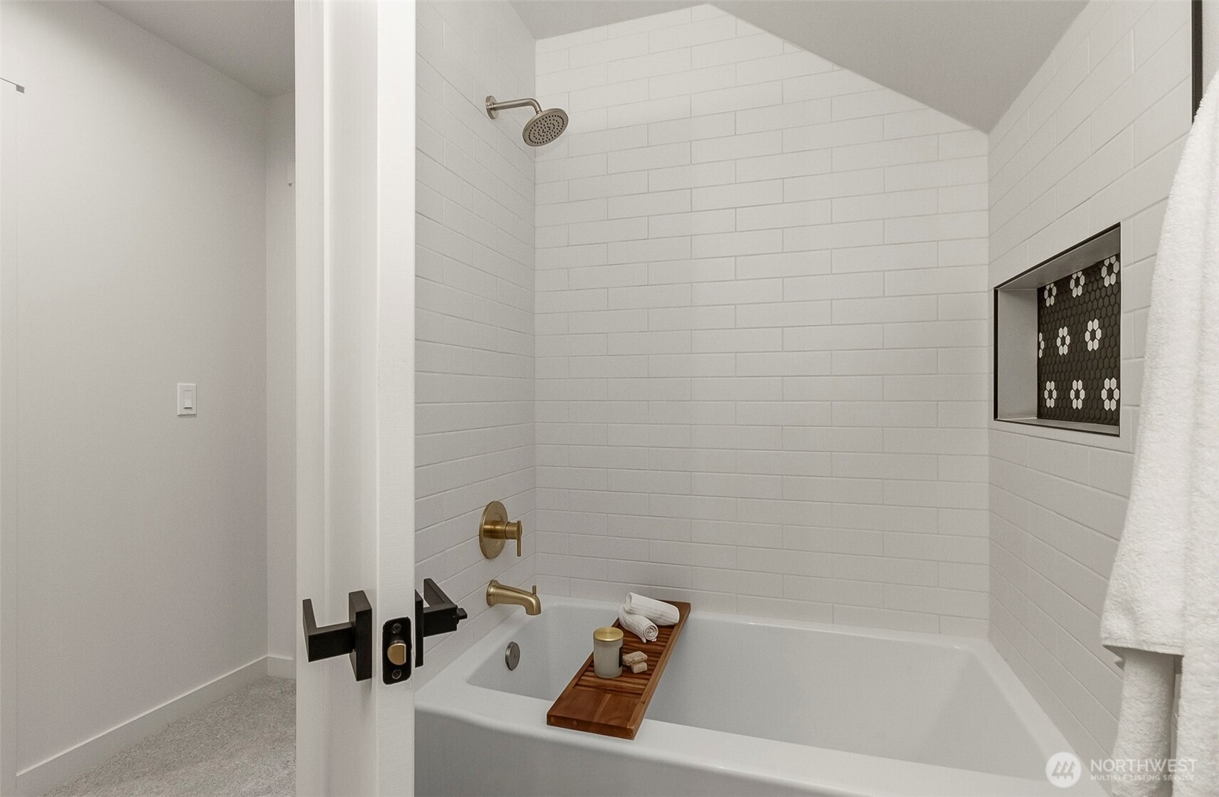 2816 Callow Road Lake Stevens, WA 98258 - Photo 22 of 34 a bathroom with a tub