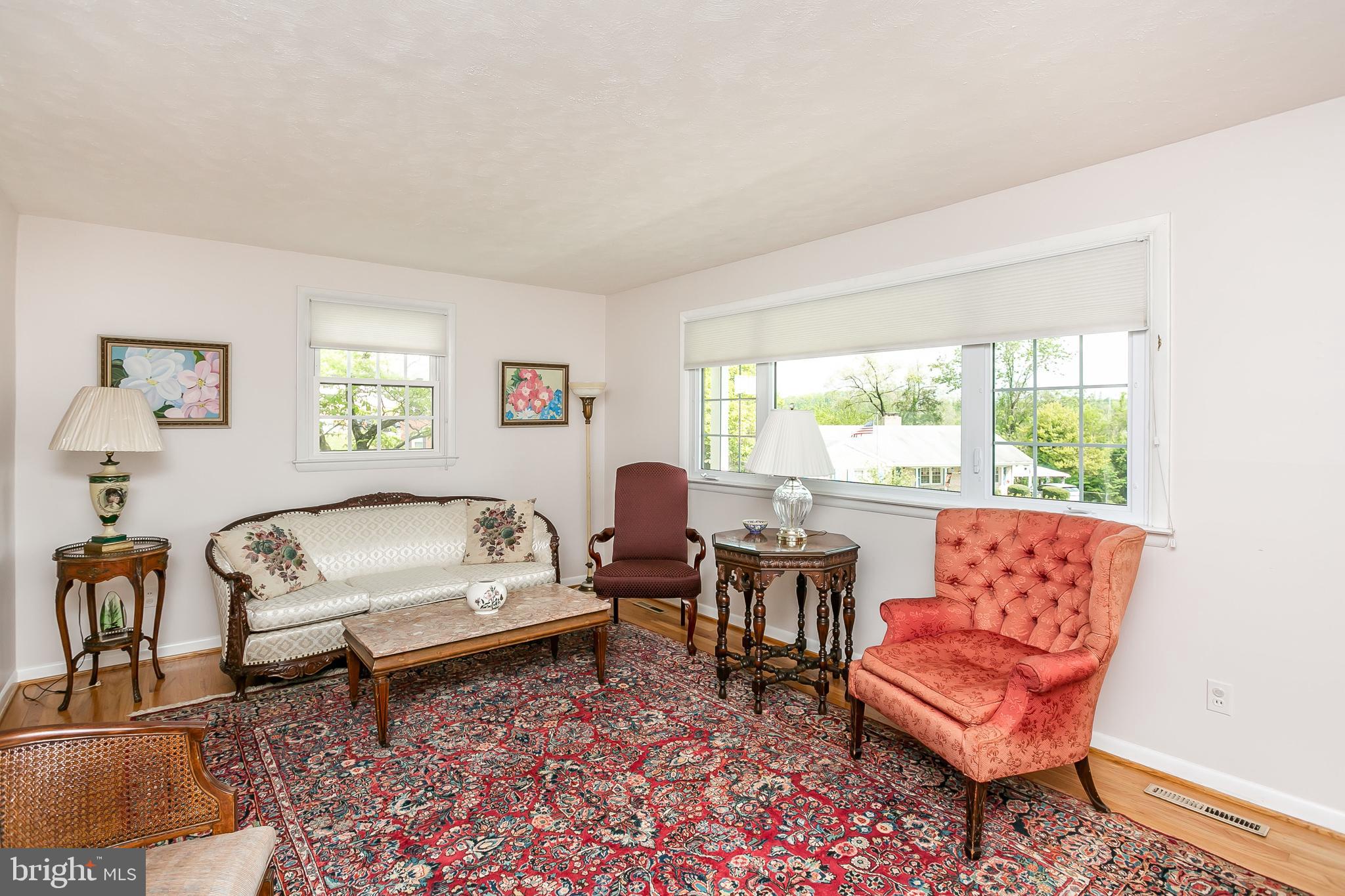 914 Breezewick Road Baltimore, MD 21286 - Photo 3 of 26 Living Room