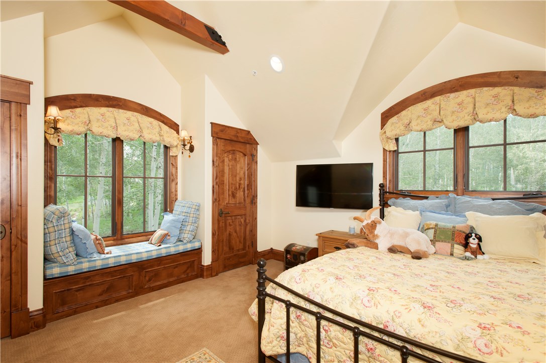 2570 Hunter's Knob Road Silverthorne, CO 80498 - Photo 18 of 25 Gallery Image 18