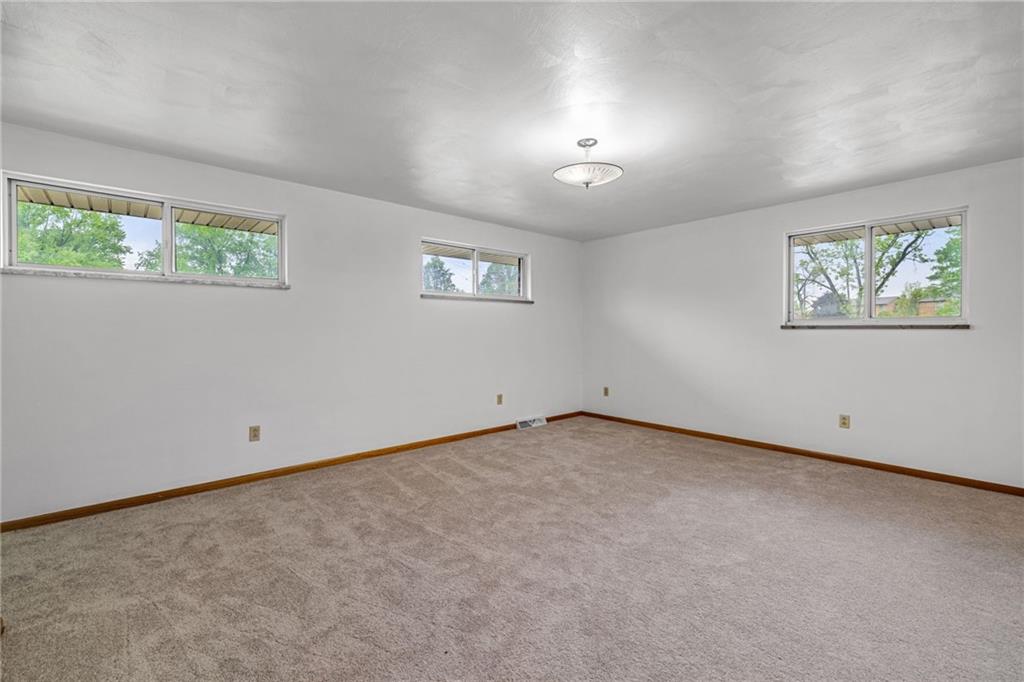 2052 Hulton Road Verona, PA 15147 - Photo 20 of 47
