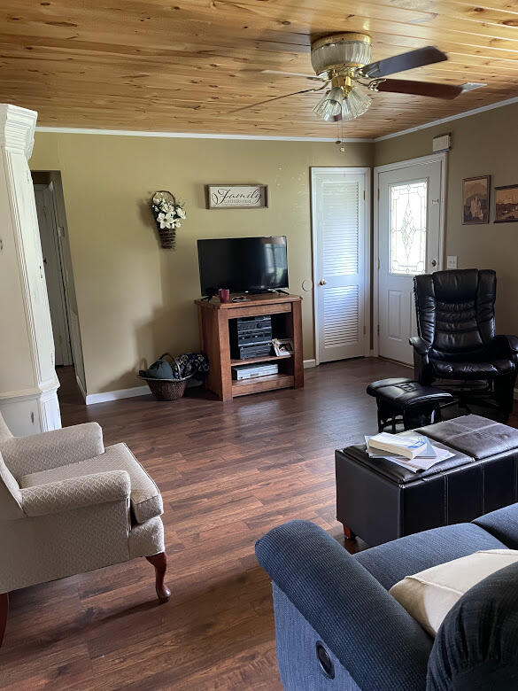 400 Ellis Road Southwest Dalton, GA 30721 - Photo 6 of 24 Living Room
