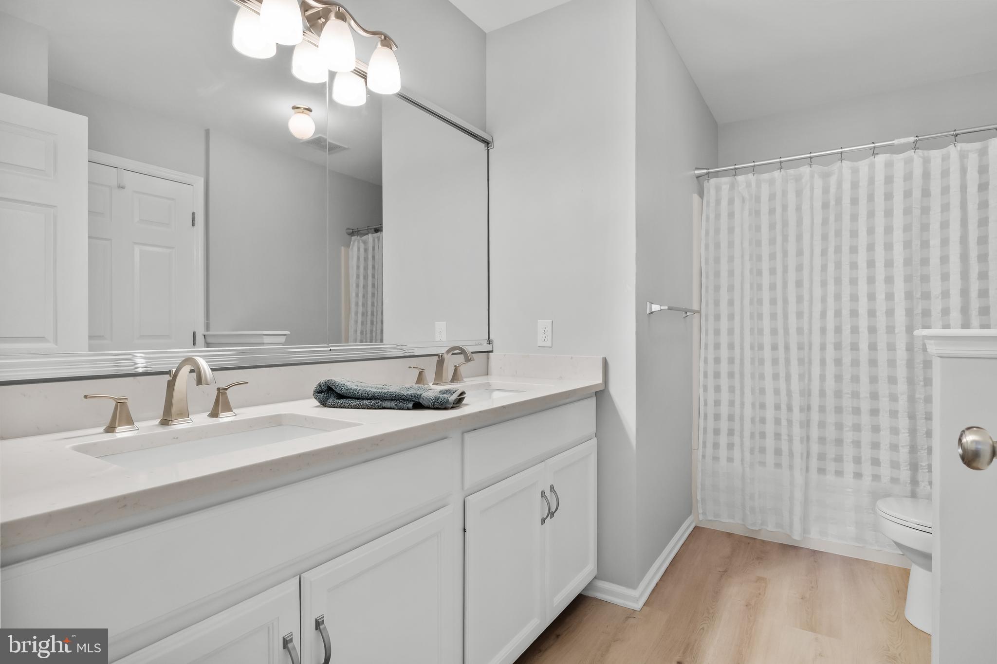 44 Springcress Drive Delran, NJ 08075 - Photo 27 of 30 Bathroom