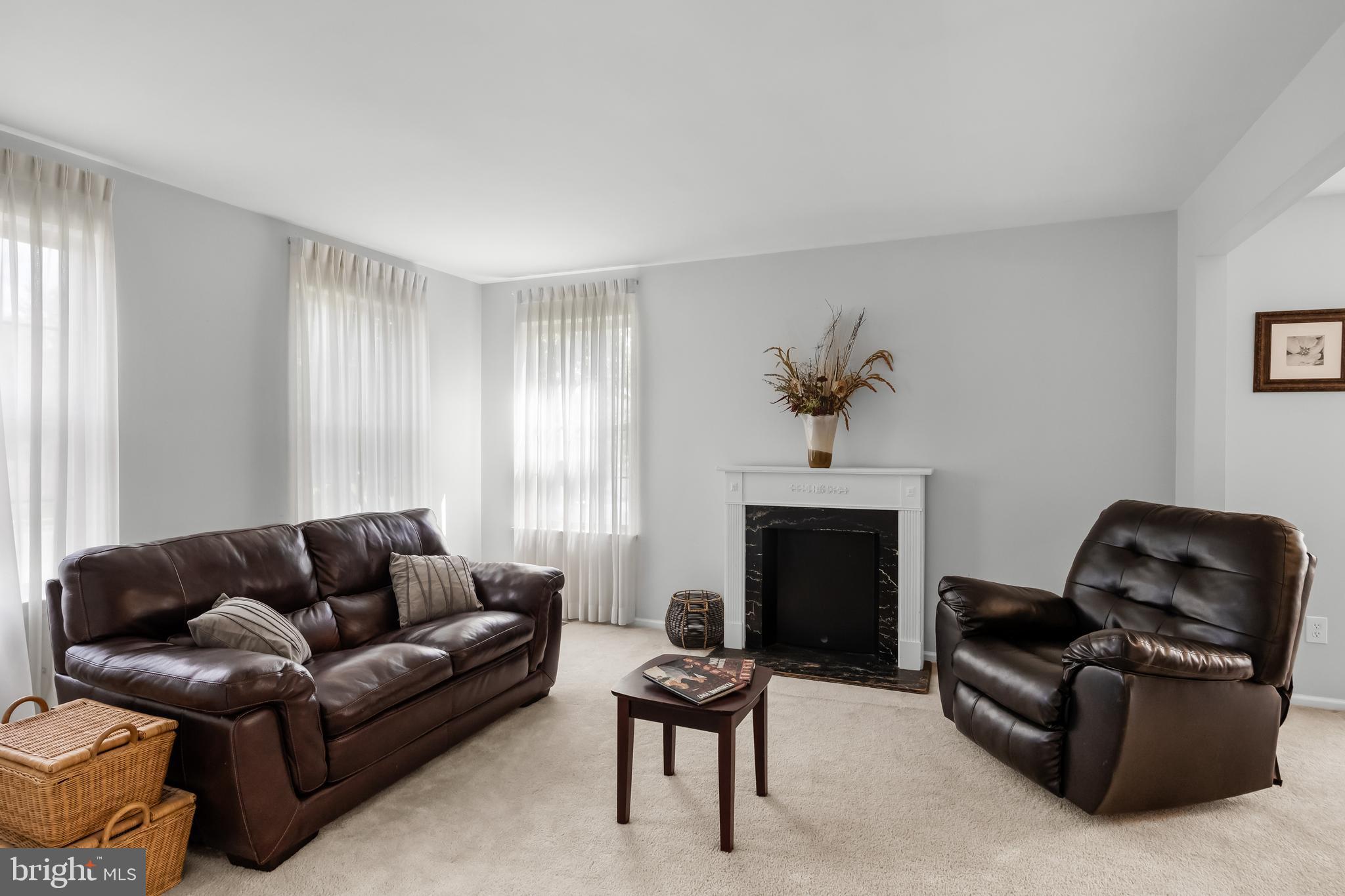 44 Springcress Drive Delran, NJ 08075 - Photo 4 of 30 Living Room