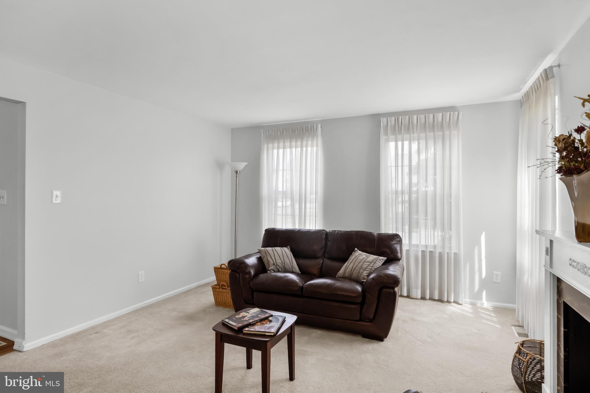 44 Springcress Drive Delran, NJ 08075 - Photo 7 of 30 Living Room