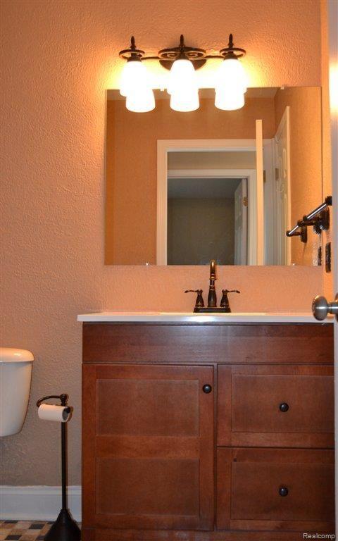 36105 Fredericksburg Road Farmington, MI 48331 - Photo 12 of 22 DSC_2327.JPG