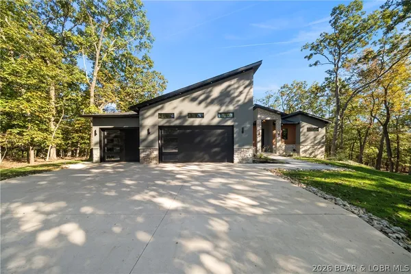 $1,000,000 | 105 Fairoaks Lane, Sunrise Beach, MO 65079