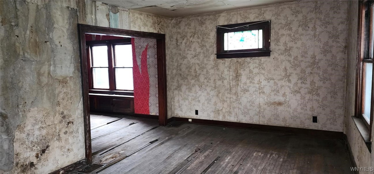 295 Grove Street Tonawanda City, NY 14150 - Photo 13 of 41