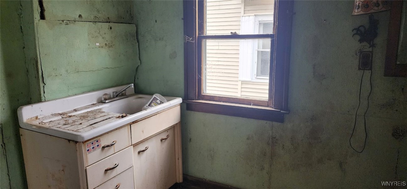 295 Grove Street Tonawanda City, NY 14150 - Photo 8 of 41