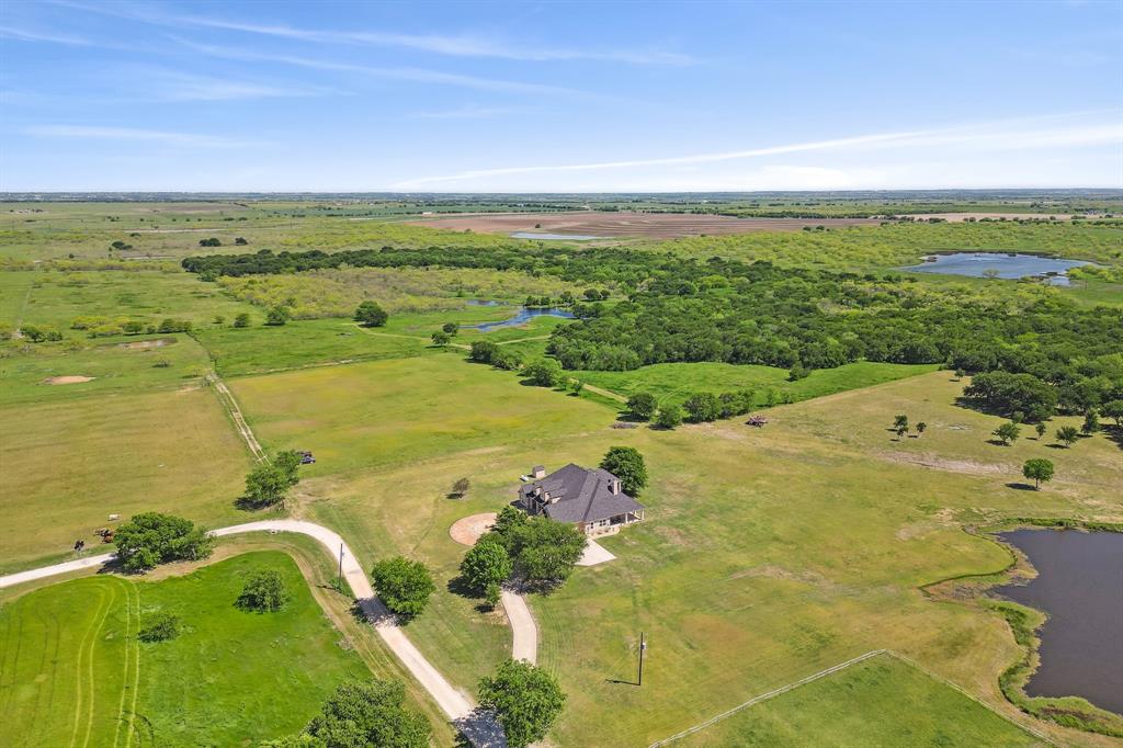 626 Scoggins Road Tioga, TX 76271 - Photo 7 of 39