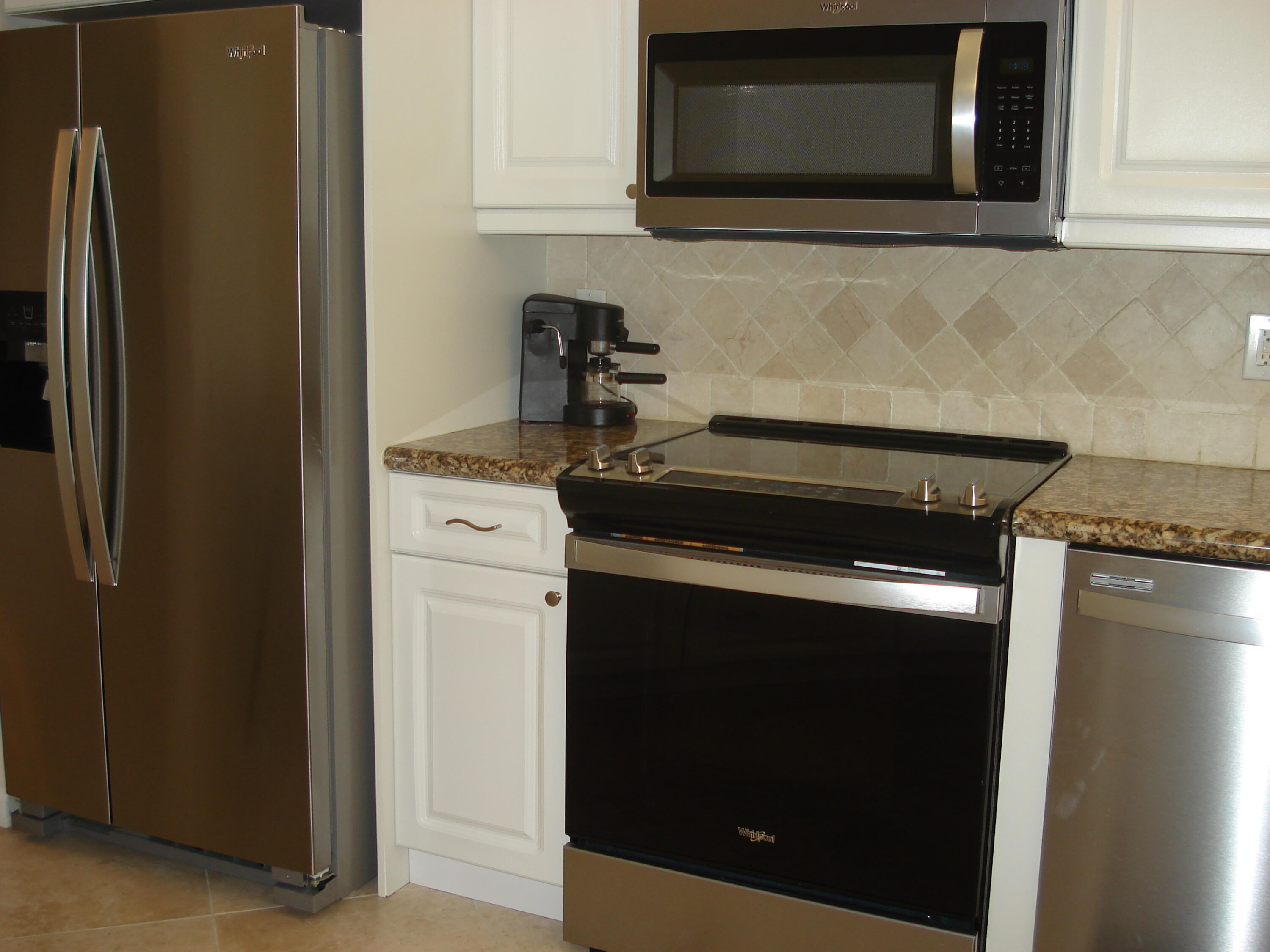 5750 Camino Del Sol, Unit 104 Boca Raton, FL 33433 - Photo 3 of 35 Kitchen