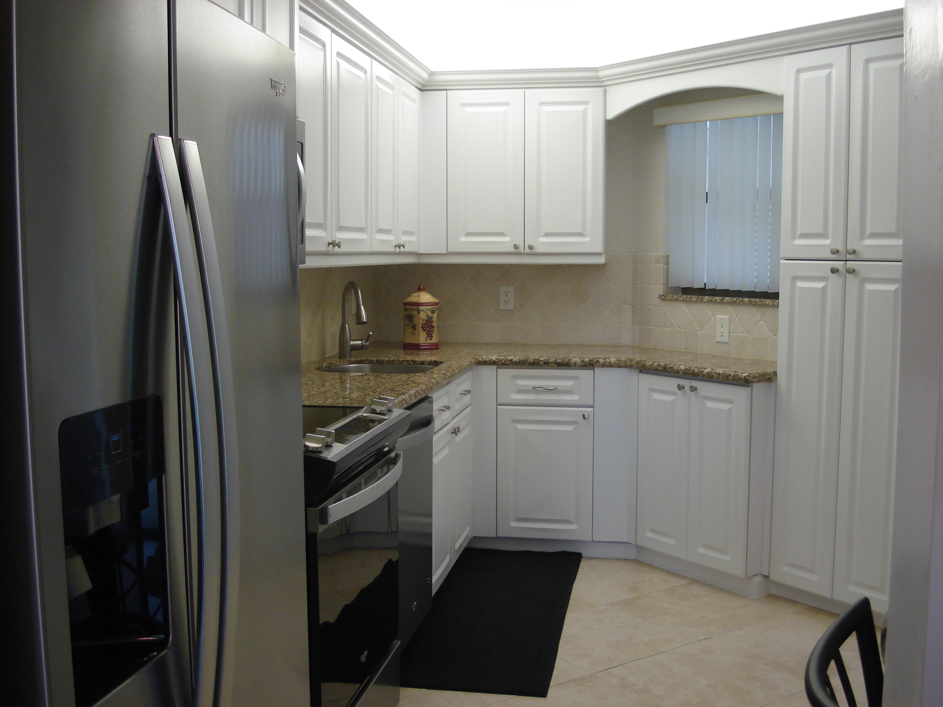 5750 Camino Del Sol, Unit 104 Boca Raton, FL 33433 - Photo 6 of 35 Kitchen